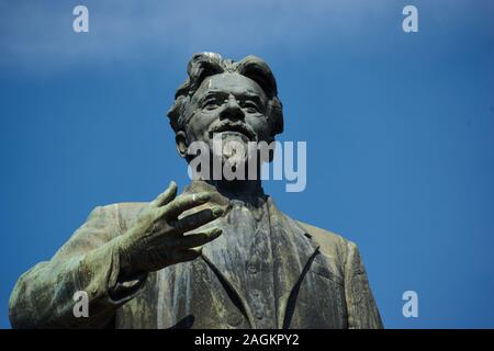 Statua von Revolutionsführer Mikhail Ivanovich Kalinin, Kalinin-Platz, ehemaliges Königsberg, l'oblast di Kaliningrad, Russland Foto Stock