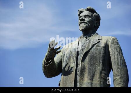 Statua von Revolutionsführer Mikhail Ivanovich Kalinin, Kalinin-Platz, ehemaliges Königsberg, l'oblast di Kaliningrad, Russland Foto Stock