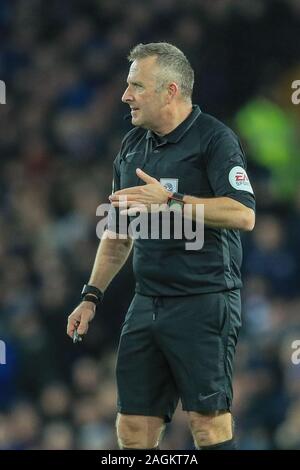 Xviii dicembre 2019, Goodison Park, Liverpool, in Inghilterra; Carabao Cup, Everton v Leicester City : arbitro Jonathan Moss durante il gioco Credito: Mark Cosgrove/news immagini Foto Stock