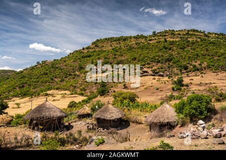 Etiopia, Amhara Region, Lalibela, Bilbala, circolare tradizionale case dal tetto di paglia nel piccolo borgo agricolo Foto Stock