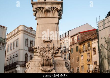 Base della statua di Joaquim Antonio de Aguiar in Largo da Portagem square, Coimbra, Centro regione, Portogallo Foto Stock