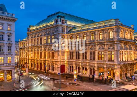 Wiener Staatsoper di Vienna o Opera di Stato di Vienna, Austria Foto Stock