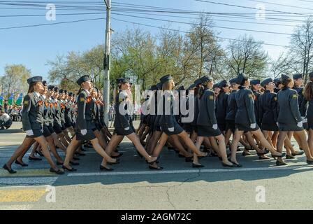 Le donne-cadetti dell'Accademia di polizia di marciare su parade Foto Stock