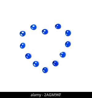 Cuore blu fatta di elementi di vetro. Il giorno di San Valentino il simbolo. Foto Stock