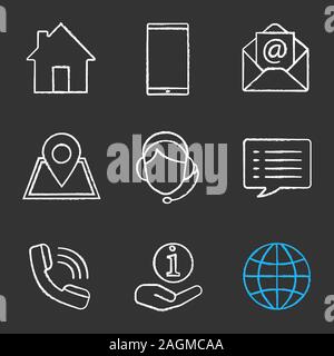Centro informazioni di chalk set di icone. Homepage, smartphone, e-mail, GPS, hotline, chat, chiamata helpdesk, Globe. Vettore isolato illustrazioni della lavagna Illustrazione Vettoriale