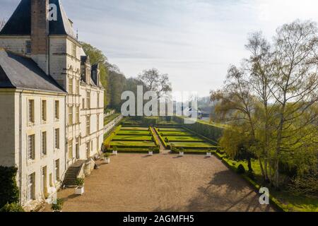 Francia, Sarthe, Loir Valley, Ponce sur le Loir, Chateau de Ponce gardens, il castello e il giardino alla francese (édition beaux livres indisponible) // Francia, Sart Foto Stock