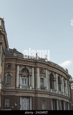 Odessa, Ucraina - Agosto 23, 2019: Odessa Opera e Balletto, Odessa, Ucraina. Una delle principali attrazioni di Odessa. Facciata Neo-barocco archita Foto Stock
