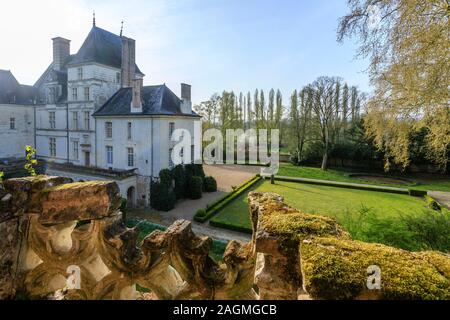 Francia, Sarthe, Loir Valley, Ponce sur le Loir, Chateau de Ponce giardini, vista da Caroline terrazza // Francia, Sarthe (72), la Vallée du Loir, Poncé Foto Stock