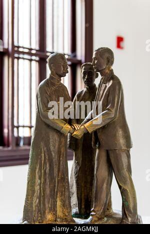 Statua di Dr Sun Yat-sen e il suo popolo durante la creazione della Repubblica provvisoria della Cina Foto Stock