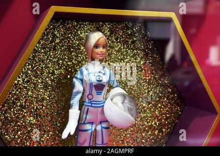 Bambole Barbie in Galeries Lafayette Vetrina - Parigi - Francia Foto Stock