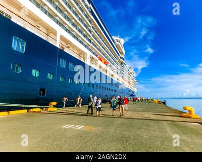 Puerto Limon Costa Rica - Dicembre 9, 2019: Holland America cruise ship Eurodam Foto Stock