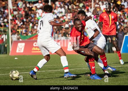 Kampala, Uganda. 19 dic 2019. Anukani luminoso (14, Uganda). Uganda v Eritrea, finale, Senior CECAFA Challenge Cup 2019. Star volte Stadium a Lugogo. Uganda andare a vincere 3-0, e rivendicazione il loro XV CECAFA title (ma solo la seconda dove lo hanno fatto senza perdere i giochi del torneo). Credito: XtraTimeSports (Darren McKinstry) / Alamy. Foto Stock