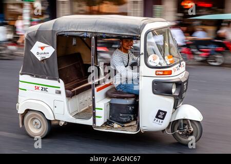 Un Auto Rickshaw (moto) Taxi, Phnom Penh Cambogia. Foto Stock