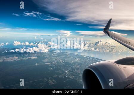 Vista dalla finestra di aereo a 30.000 piedi su USA America Foto Stock