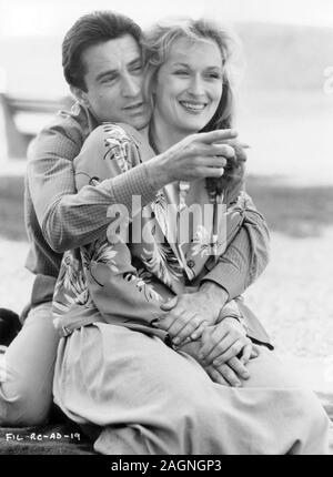 ROBERT DE NIRO e Meryl Streep in Falling in Love (1984), diretto da ULU GROSBARD. Credito: Paramount Pictures / Album Foto Stock