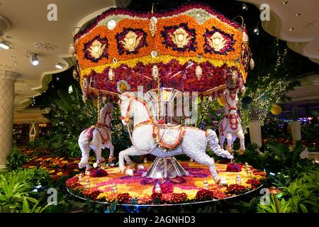 Sculture floreali di Preston Bailey nell'atrio dell'hotel Wynn Las Vegas, Las Vegas, Nevada, USA Foto Stock