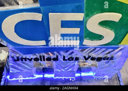 Sculture di ghiaccio con il logo del CES svelato vetrina speciale evento tenutosi al CES, il Consumer Electronics Show di Las Vegas, Nevada, STATI UNITI D'AMERICA Foto Stock