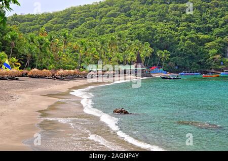 Baia con spiaggia di Anse Chastenet Hotel, Soufriere, St. Lucia, Piccole Antille, West Indies, nelle Isole dei Caraibi Foto Stock