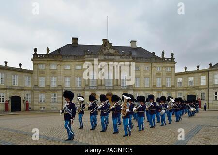 Royal Life Guard Castello Amalienborg, Copenhagen, Danimarca Foto Stock