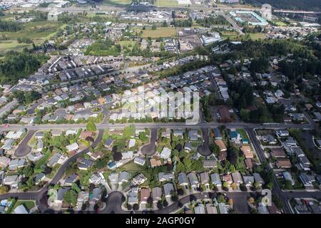 Vista aerea del case suburbane, case, strade e cul-de-sac vicino a Portland, Oregon, Stati Uniti d'America. Foto Stock