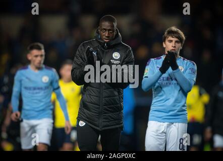 Benjamin Mendy dell uomo città elogia il sostegno durante la Coppa Carabao QF match tra Oxford United e il Manchester City al Kassam Stadium, Oxford, E Foto Stock