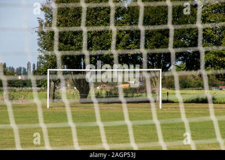 Una vista tipica di un campo sportivo, visto vuoto, dove molti giovani e vecchi andare a giocare il calibro di calcio e rugby. Foto Stock