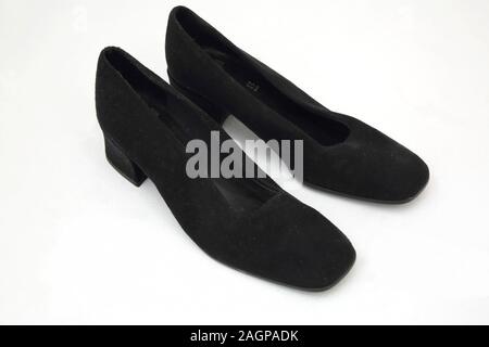 Una coppia in camoscio nero Blocco scarpe tacchi Foto Stock