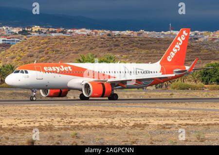 Tenerife, Spagna - 23 Novembre 2019: Easyjet A320 all'aeroporto di Tenerife Sud. Foto Stock
