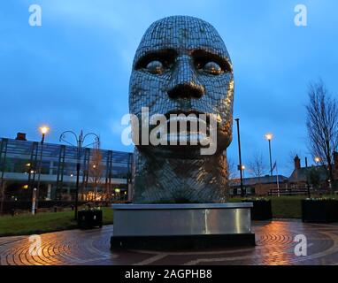 La faccia di Wigan, Il Wiend, Wigan Town Center, Greater Manchester, Inghilterra, Regno Unito, WN1 1YB al crepuscolo Foto Stock