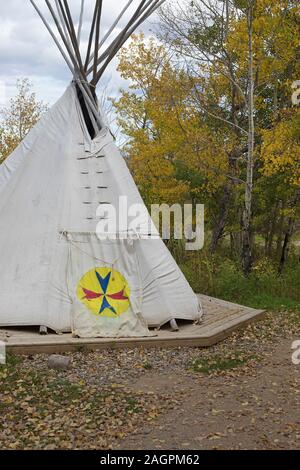 Le pianure del nord teepee al Wanuskewin Heritage Park Interpretive Centre a Saskatchewan, Canada Foto Stock