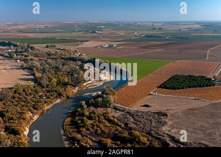 Valle del fiume Guadalquivir, Almodovar del Rio, in provincia di Cordoba, regione dell'Andalusia, Spagna, Europa. Foto Stock