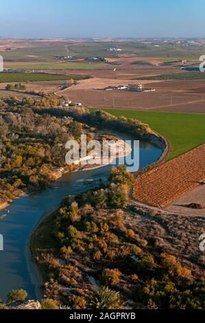 Valle del fiume Guadalquivir, Almodovar del Rio, in provincia di Cordoba, regione dell'Andalusia, Spagna, Europa. Foto Stock