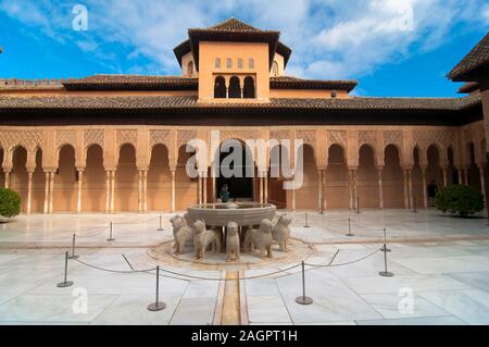 I Lions cortile, l'Alhambra di Granada, regione dell'Andalusia, Spagna, Europa. Foto Stock