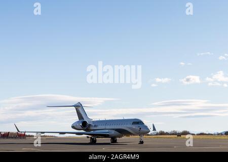 Bombardier Global Express XRS all'aeroporto di Biarritz, Francia. Foto Stock