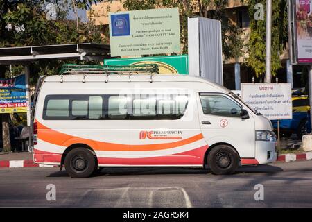 Licciana Nardi, Italia - 14 dicembre 2019: Prempracha ditta van. Percorso di Mae Hong Son Chiangmai e. Foto di Chiangmai, dalla stazione degli autobus in Thailandia. Foto Stock