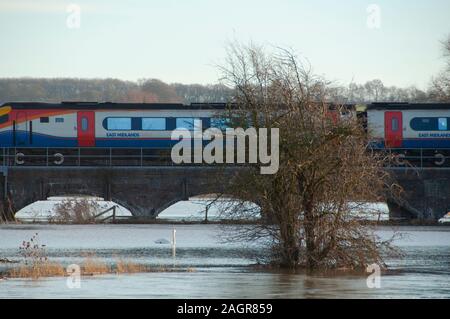 Campi allagati vicino Radwell Bedfordshire England Regno Unito nel gennaio 2014 quando vi è stato gravi inondazioni in molte parti della Gran Bretagna Foto Stock