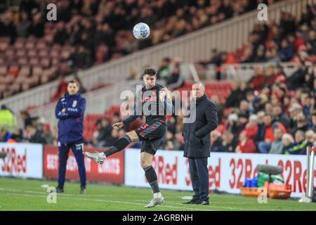 Xx dicembre 2019, Riverside Stadium, Middlesbrough, Inghilterra; Sky scommessa campionato, Middlesbrough v Stoke City : Stephen Ward (3) di Stoke City mantiene la pallina in gioco Foto Stock