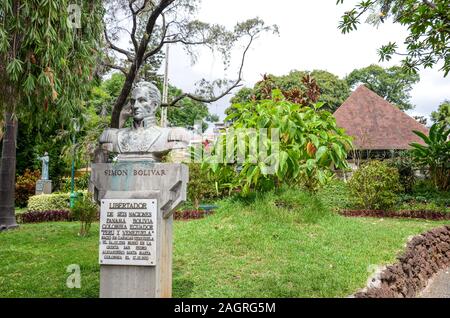 Funchal, Madeira, Portogallo - Sep 10, 2019: parco nel centro della capitale di Madeira con il busto di Simon Bolivar, El Libertador, venezuelana militari e leader politici. Foto Stock