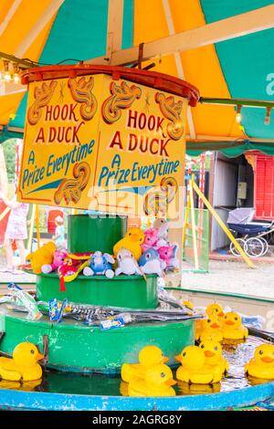 Agganciare a una fiera d'anatra in stallo il Black Country Living Museum, Brierley Hill, Birmingham West Midlands Foto Stock