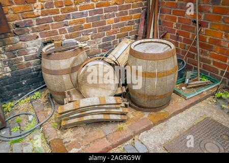 Vecchi barili di birra e hoops al Black Country Living Museum, Brierley Hill, Birmingham West Midlands Foto Stock