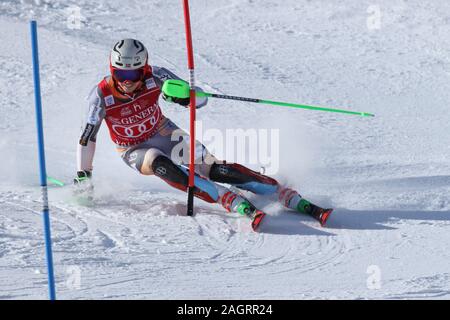 Val d'Isére, Francia - 15 dic 2019 - Henrik Kristoffersen della Norvegia in competizione in Slalom Speciale maschile Audi FIS Coppa del Mondo di sci alpino 2019/20 Foto Stock