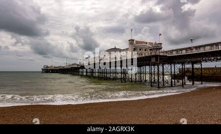 Il famoso molo di Brighton, Inghilterra Foto Stock