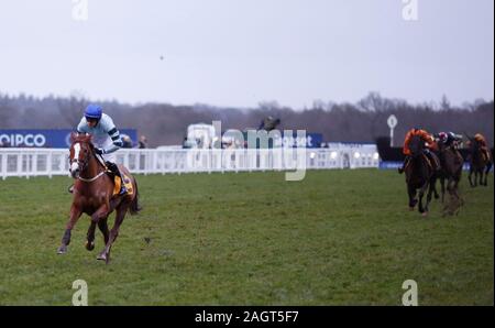 Non così assonnato e Jonathan Burke vincere la Betfair Exchange Trophy gara corsa a Ascot Racecourse. Foto Stock