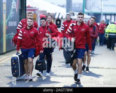 Galway Sportsgrounds, Galway, Connacht, Irlanda. Xxi Dec, 2019. Guinness Pro 14 Rugby, Connacht versus Munster; il team di Munster arrivano nella Sportsgrounds per la Pro 14 scontro con il Connacht - Editoriale usare carte di credito: Azione Plus sport/Alamy Live News Foto Stock