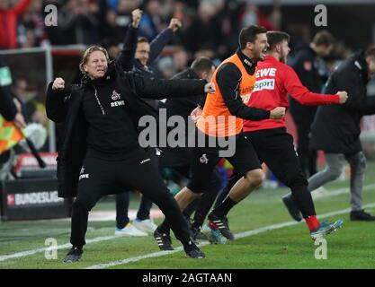 Berlino, Germania. Colonia, Deutschland. Xxi Dec, 2019. firo: 21.12.2019, calcio, 1.Bundesliga, stagione 2019/2020, 1.FC Colonia - SV Werder Bremen 1: 0 giubilo, finale di giubilo coach Markus GISDOL, Koln | Utilizzo di credito in tutto il mondo: dpa picture alliance/Alamy Live News Credito: dpa/Alamy Live News Foto Stock