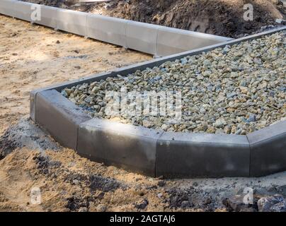 Costruzione di sentieri sul sito di una vecchia strada Foto Stock