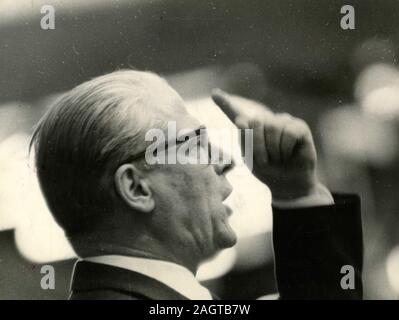 Del Presidente della Repubblica italiana Giovanni Gronchi dando un discorso, Roma, Italia degli anni cinquanta Foto Stock