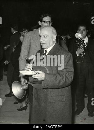 Politico italiano il ministro Umberto Tupini in occasione di un ricevimento, Roma, Italia degli anni sessanta Foto Stock