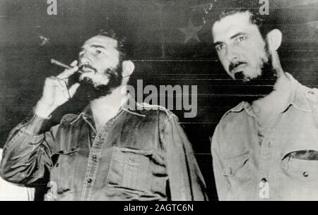 Premier cubano Fidel Castro di fumare un sigaro, Havana, Cuba degli anni sessanta Foto Stock