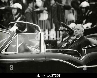 Il Presidente francese Charles de Gaulle e lo Scià dell'Iran Mohammad Reza Pahlavi, Parigi, Francia 1961 Foto Stock